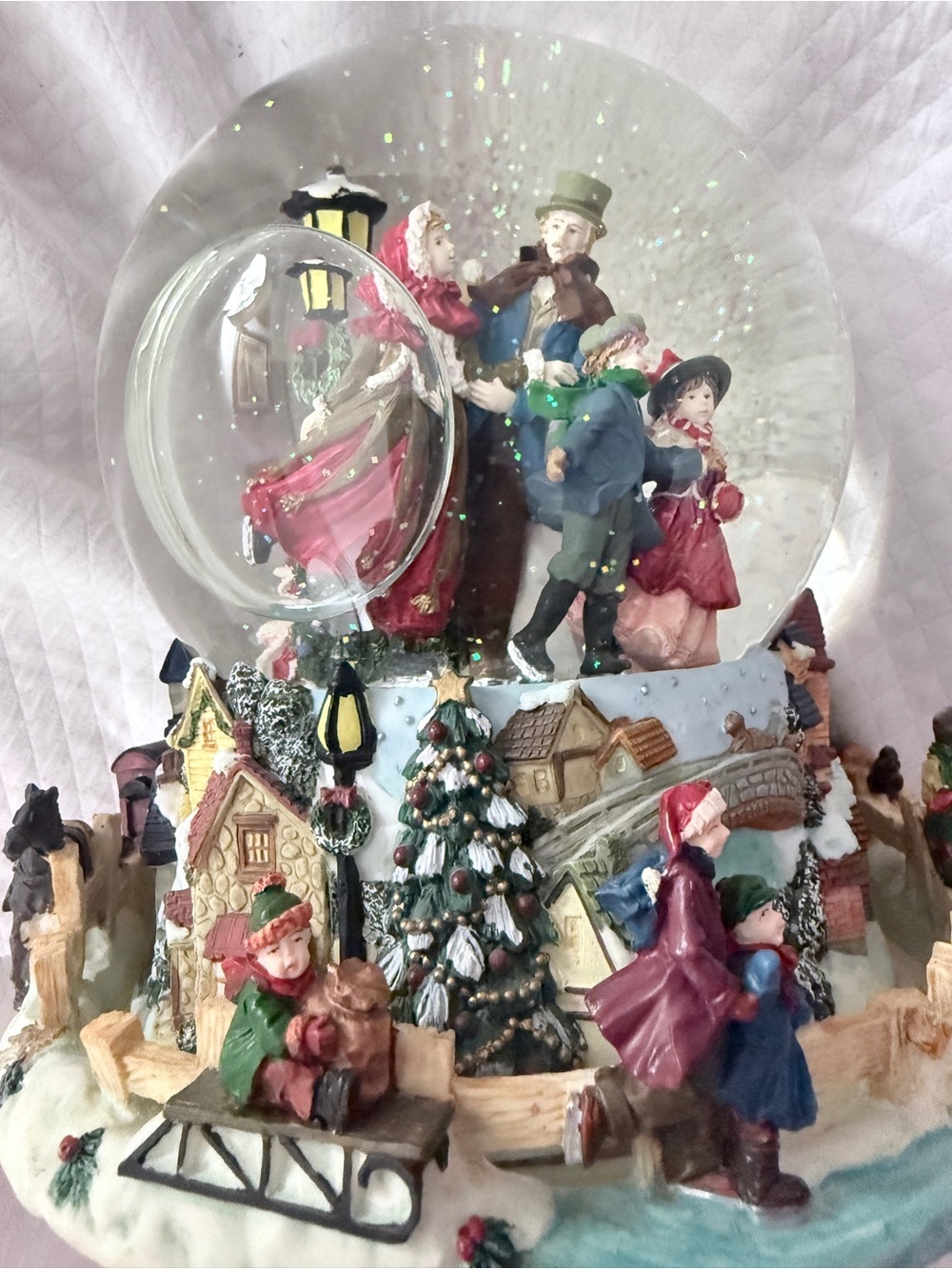 Large Animated Christmas Musical Snow Globe 7" Works. Like New! - Picture 9 of 9